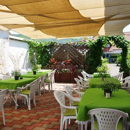 Гостевой дом Liederhalle 3*